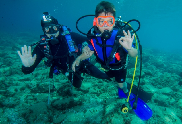 Experiencia de buceo para niños 