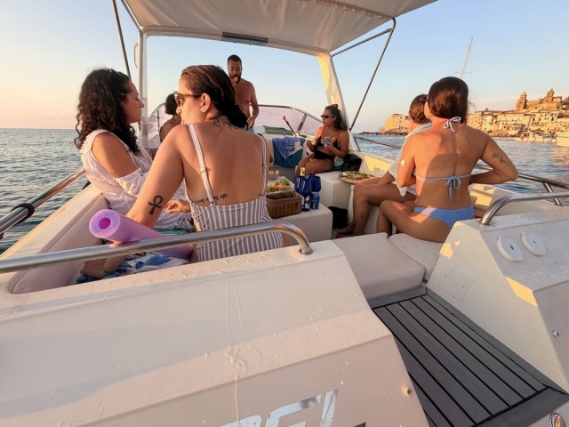 Disfrute de un día a bordo de un barco 