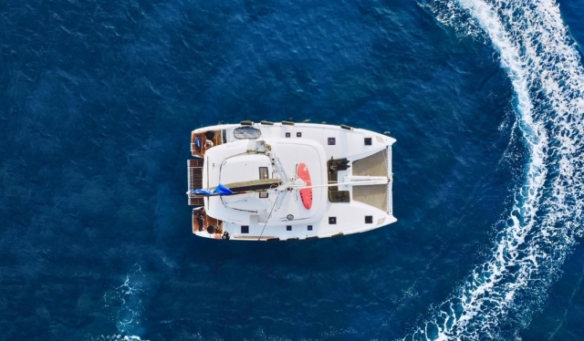  Nuestro barco desde las alturas