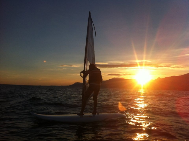 Windsurf al atardecer