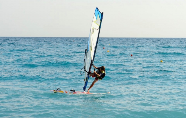 Sobre las olas con windsurf