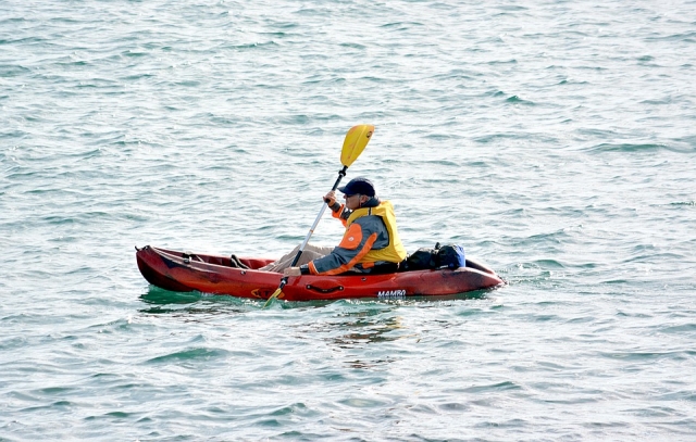  ¡Venga a divertirle en una canoa! 