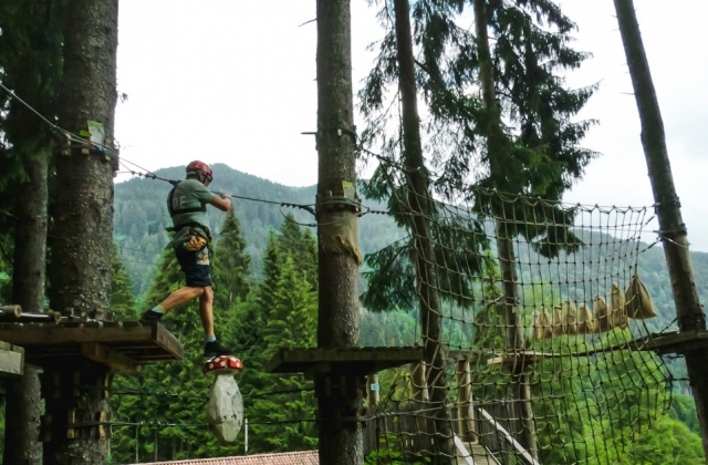  Antes de abordar el puente tibetano