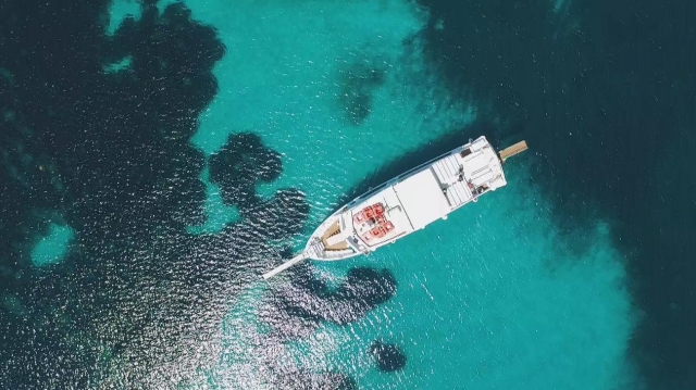  barco en el mar 