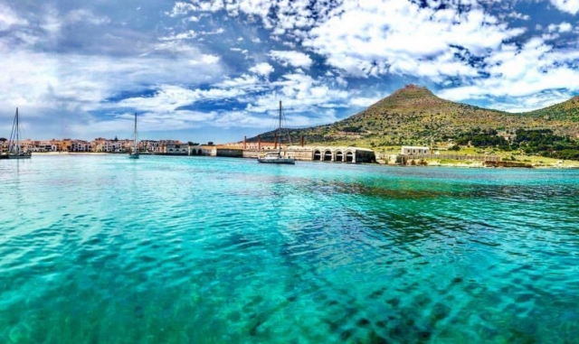  Favignana le espera 