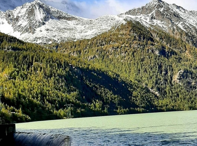  Uno de los lagos artificiales 