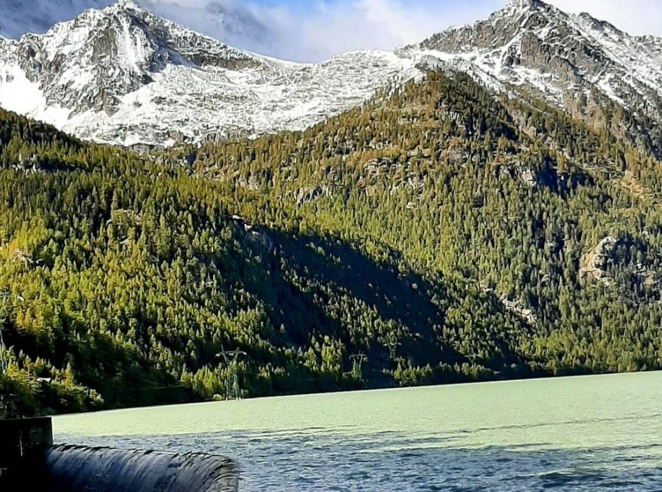  Uno de los lagos artificiales 