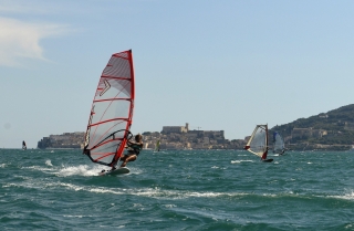 Curso de windsurf + uso de material 1 semana Formia
