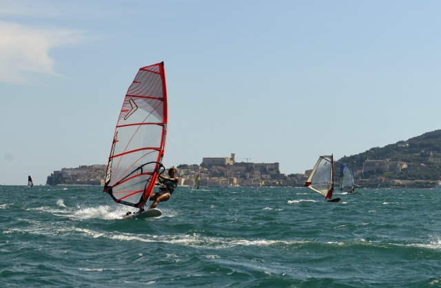Curso de windsurf + uso de material 1 semana Formia