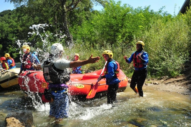 Listo para hacer rafting 