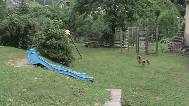  área de picnic y juegos