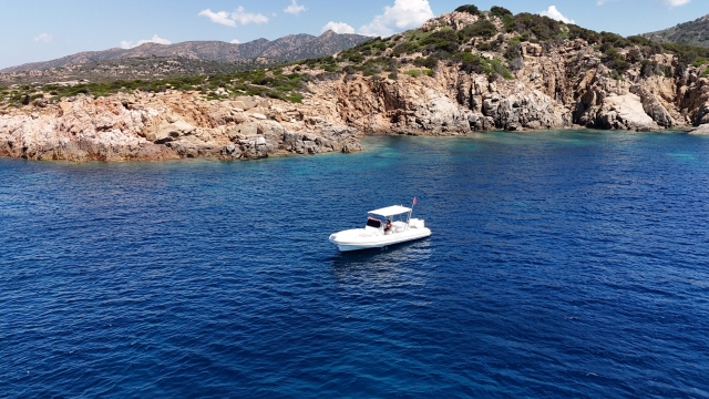 Viaje en bote auxiliar/snorkel en el sur de Cerdeña