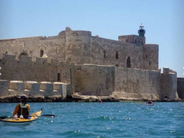 Un día en kayak en el esle de Sicilia