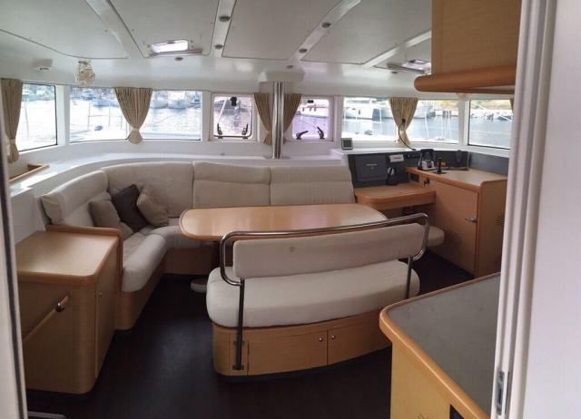  Interior del barco 