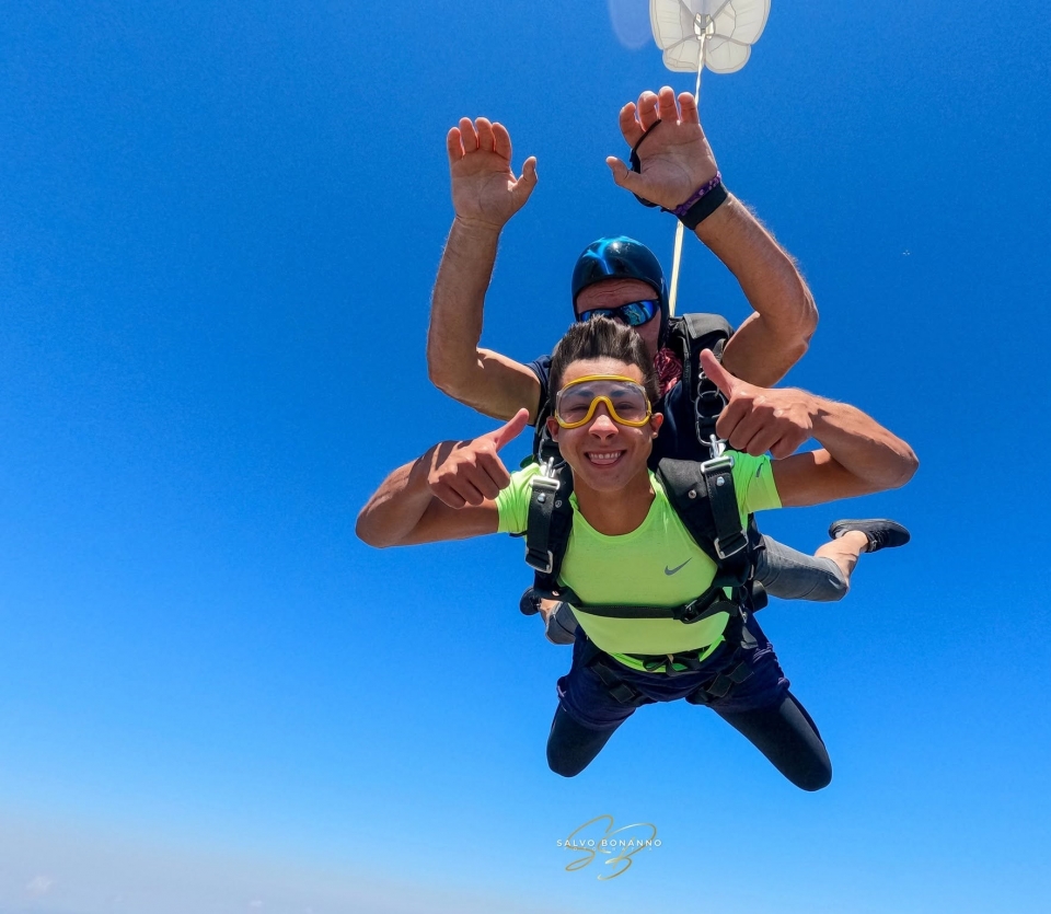  Volando