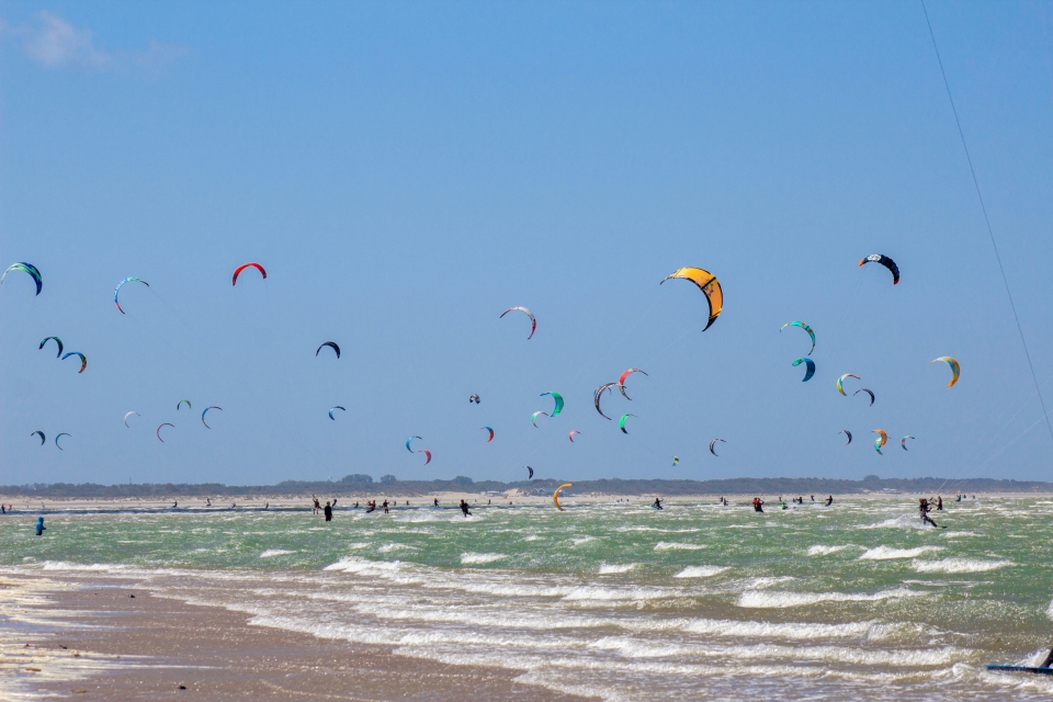 Kitesurfer juntos 