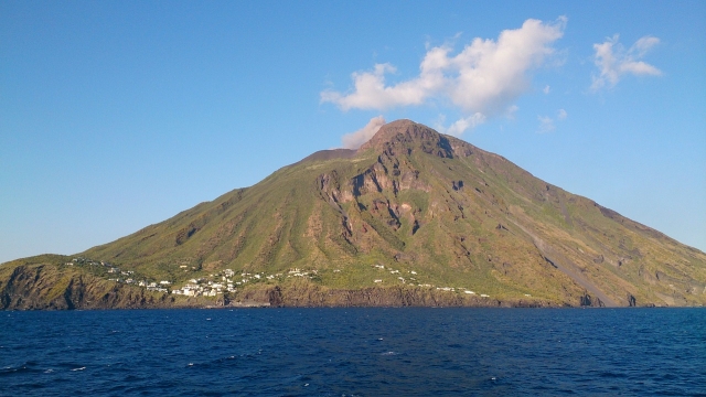  Stromboli desde el mar