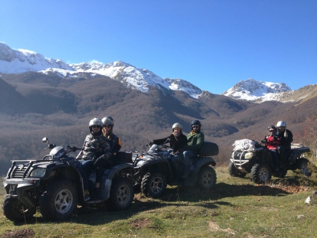  cuatrimoto en la montaña