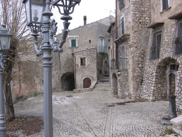  La plaza de Castel del Monle 
