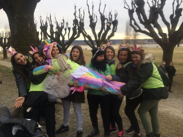  Una despedida de soltera con nosotros 