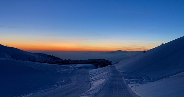  Paisaje nevado al atardecer 