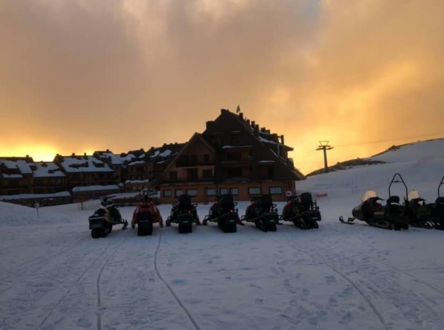  motos de nieve en grupos 