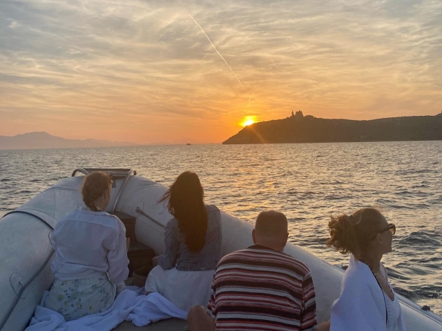  Navegando al atardecer