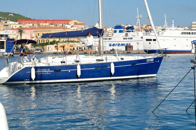  Uno de nuestros barcos en el puerto 