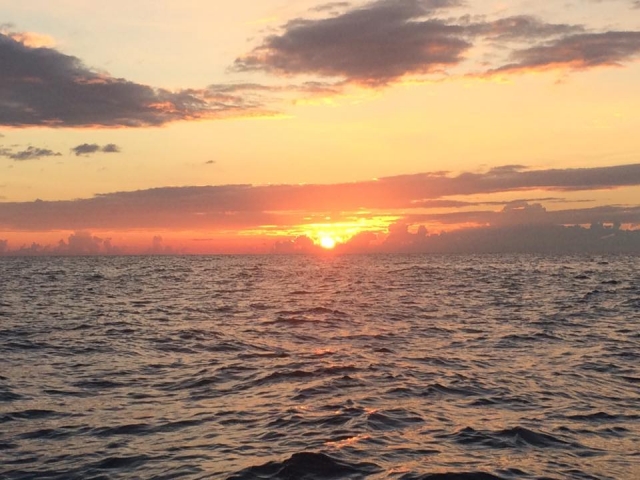  hermoso atardecer sobre el mar 