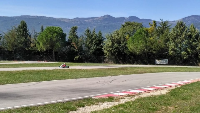  ¡Solo en la pista! 