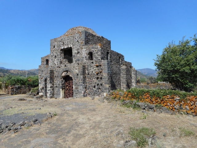  Edificios antiguos en el camino 