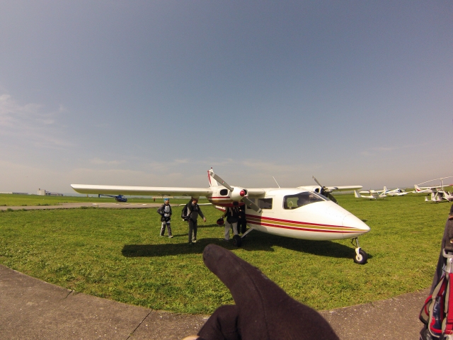  Nuestro avión bimotor