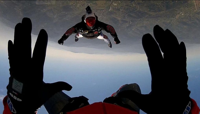  Paracaidistas en vuelo 