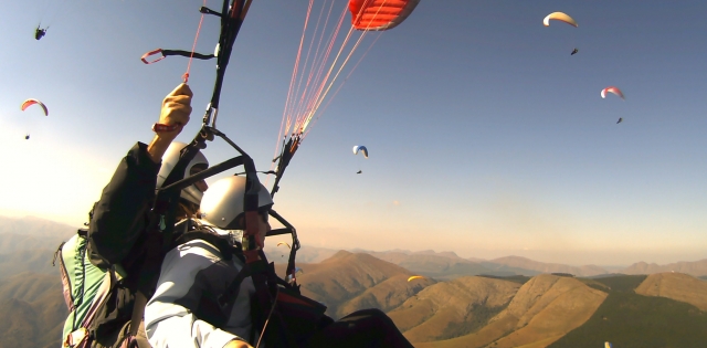  Parapenle en vuelo 