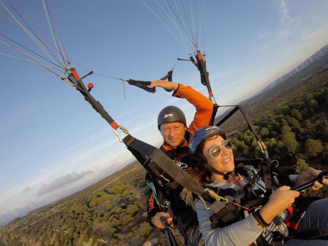  Volando en parapenle 