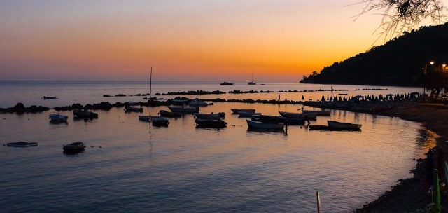 Espléndida puesta de sol sobre la bahía