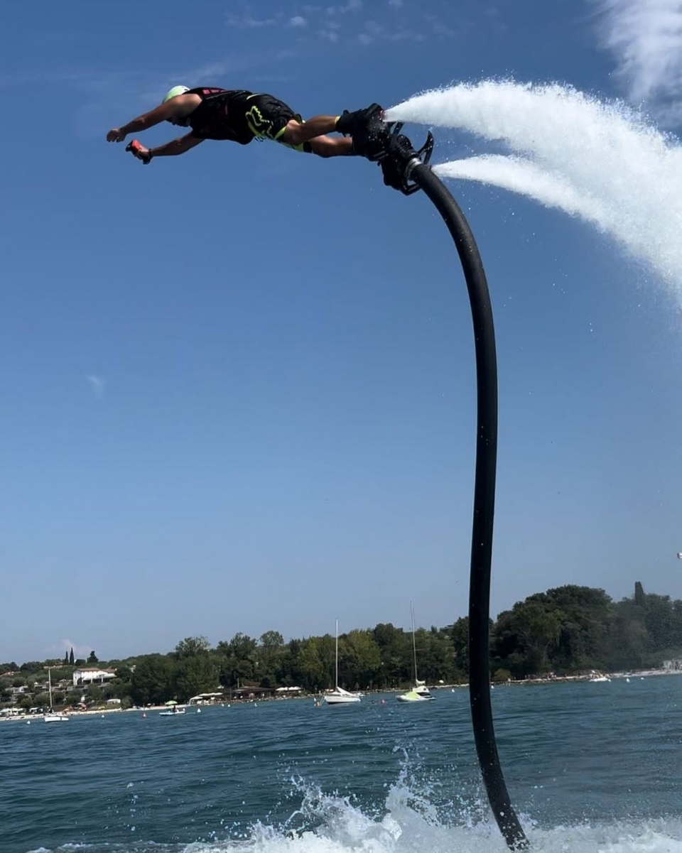  volando sobre el agua
