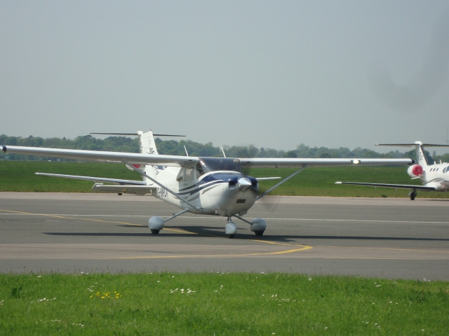Nuestro avión en la pista 