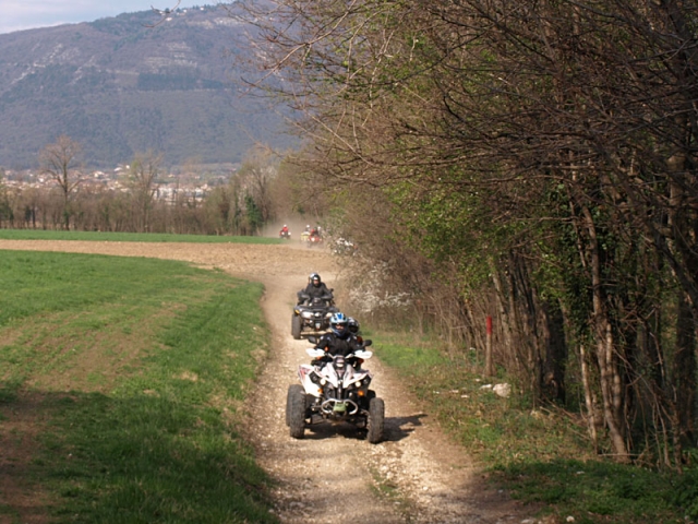 Excursión en cuatrimoto por el Monle Grappa 1 día