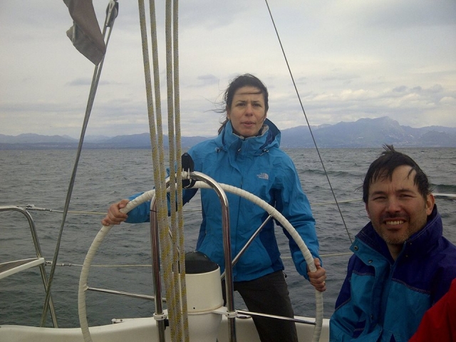  Gobernando el velero 