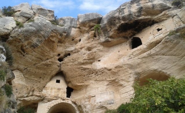  San Nicola entre las rocas