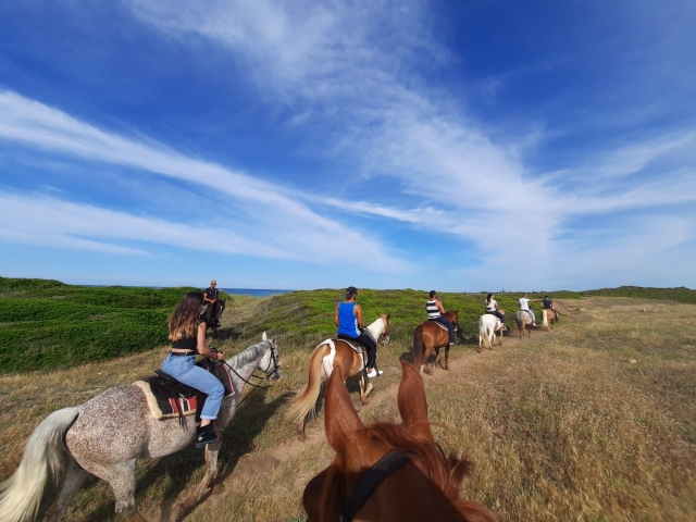 Cabalgando en el verde de Fasano 