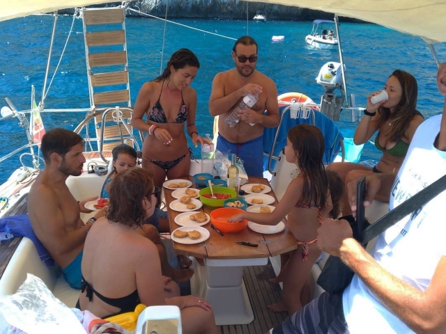  Degustación de productos típicos a bordo 
