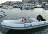 Renta de embarcación auxiliar Fortezza Le Castella 8 horas