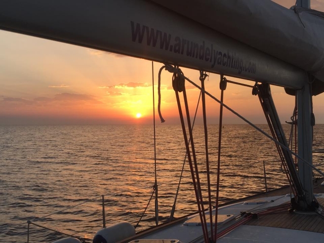 Puesta de sol sobre el mar