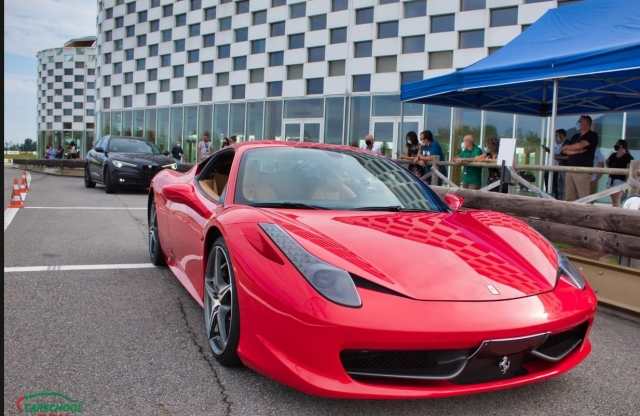  esle sedán le está esperando 