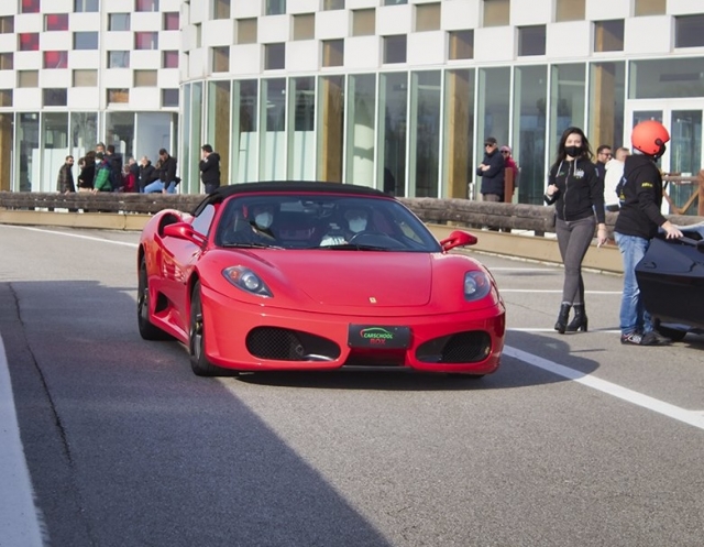 1 vuelta en un circuito Ferrari 458 Sarno