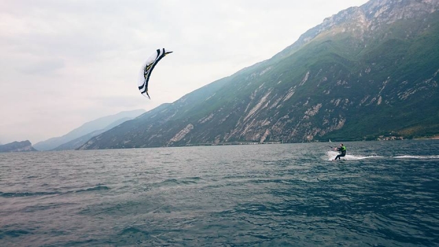 Kitesurf en el lago