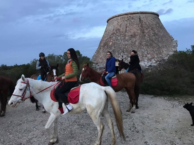Pbaños a caballo en Torre Veneri 