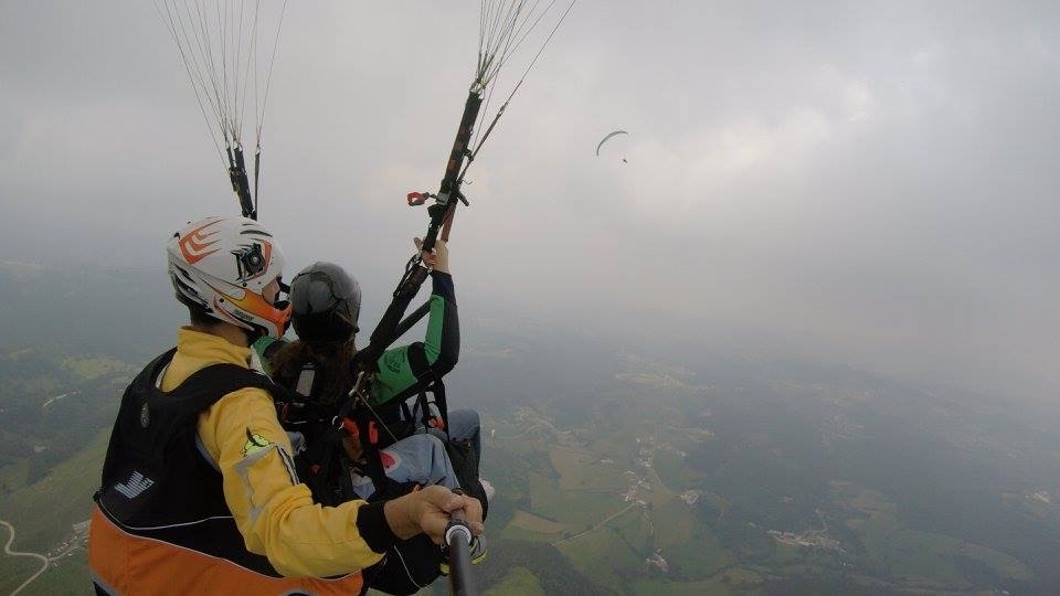 Volando entre la niebla Volando entre la niebla